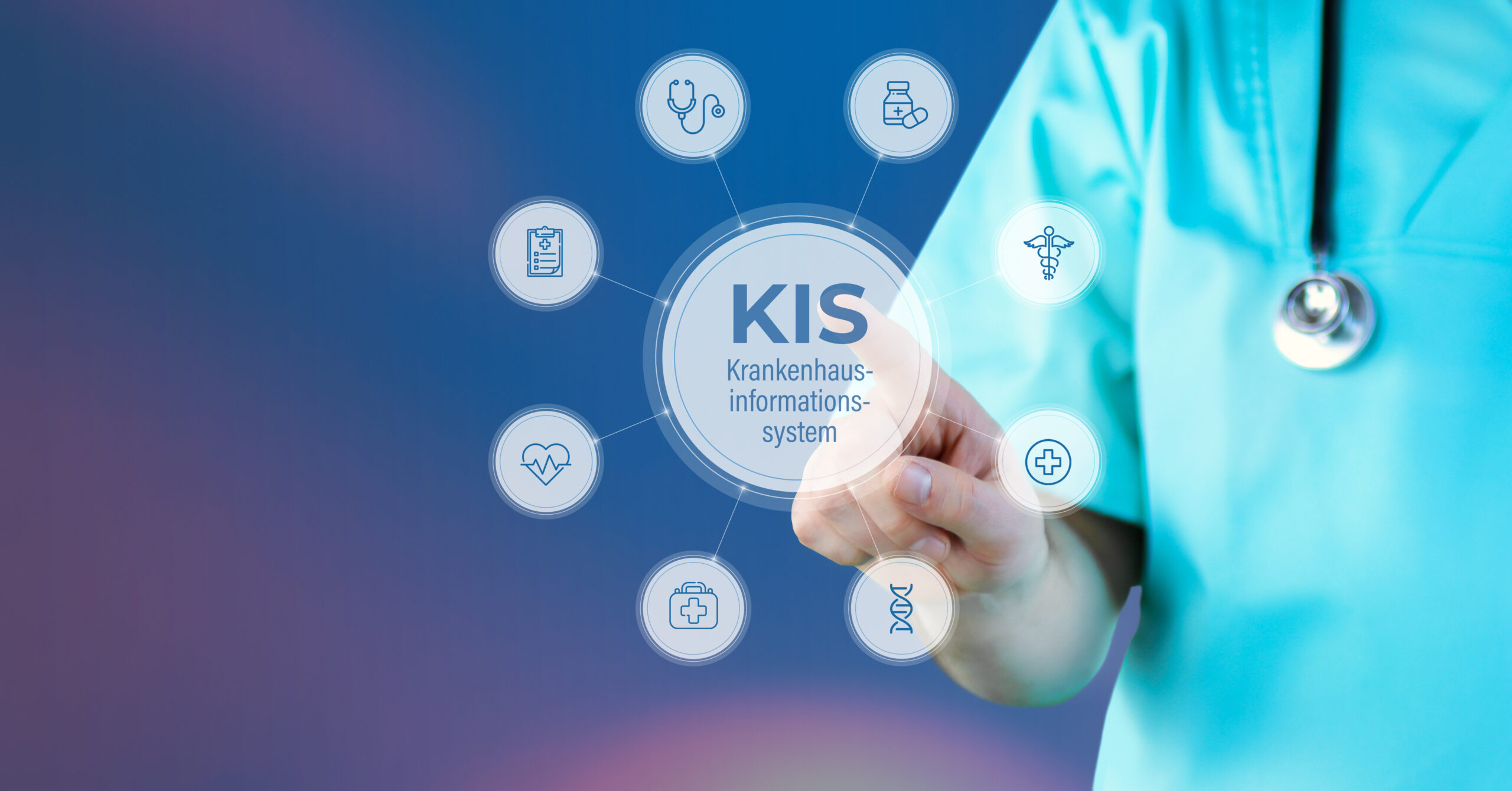Ein Arzt in medizinischer Kleidung interagiert mit einem digitalen Krankenhausinformationssystem (KIS).